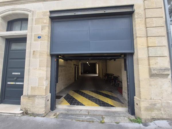 EXCLUSIVITÉ BEL APPARTEMENT TRAVERSANT, T4, LOGGIA, PARKING COUVERT, CAVE