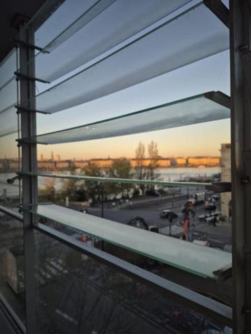 EXCLUSIVITÉ BEL APPARTEMENT TRAVERSANT, T4, LOGGIA, PARKING COUVERT, CAVE