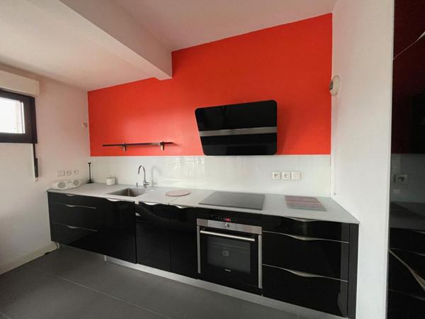 EXCLUSIVITÉ BEL APPARTEMENT TRAVERSANT, T4, LOGGIA, PARKING COUVERT, CAVE