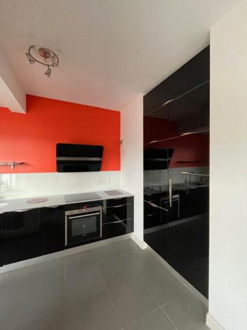 EXCLUSIVITÉ BEL APPARTEMENT TRAVERSANT, T4, LOGGIA, PARKING COUVERT, CAVE