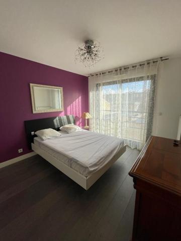 EXCLUSIVITÉ BEL APPARTEMENT TRAVERSANT, T4, LOGGIA, PARKING COUVERT, CAVE