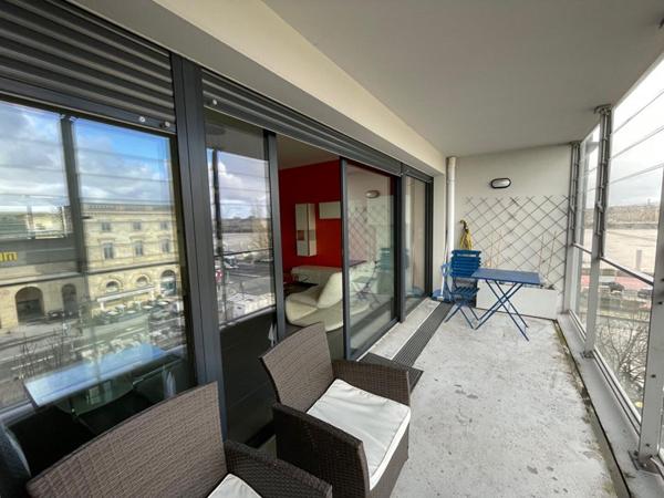 EXCLUSIVITÉ BEL APPARTEMENT TRAVERSANT, T4, LOGGIA, PARKING COUVERT, CAVE
