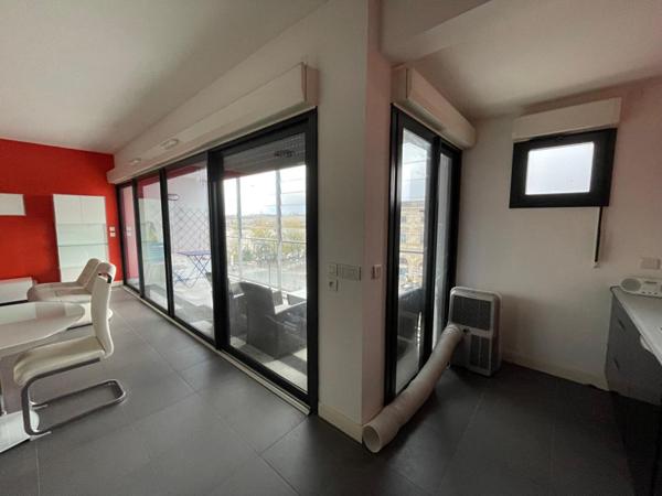 EXCLUSIVITÉ BEL APPARTEMENT TRAVERSANT, T4, LOGGIA, PARKING COUVERT, CAVE