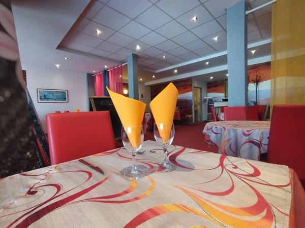 À VENDRE – RESTAURANT AVEC LICENCE IV – LOUDÉAC (22)