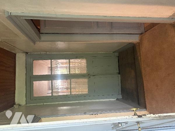 Exclusivité ! Belle maison de village à restaurer avec jardin sur l'arrière. Faites-vite, car rare !