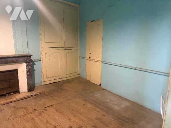 Exclusivité ! Belle maison de village à restaurer avec jardin sur l'arrière. Faites-vite, car rare !