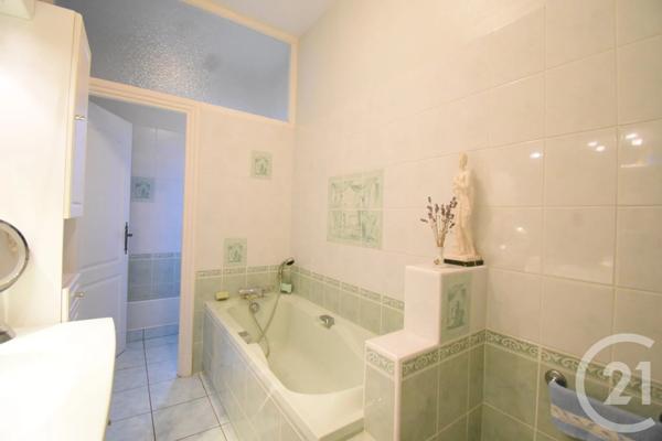 Appartement F4 à vendre  4 pièces - 147,29 m 2   VICHY  - 03