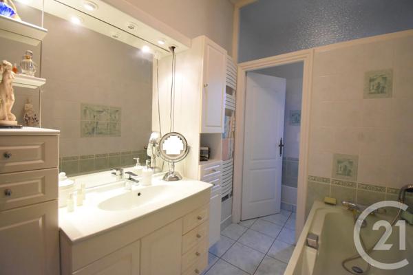 Appartement F4 à vendre  4 pièces - 147,29 m 2   VICHY  - 03