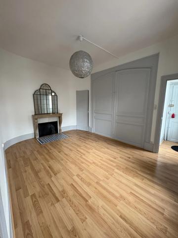 Besançon – La Boucle | Appartement 55 m² – 1 chambre – Cour calme