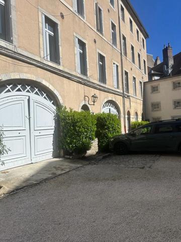 Besançon – La Boucle | Appartement 55 m² – 1 chambre – Cour calme