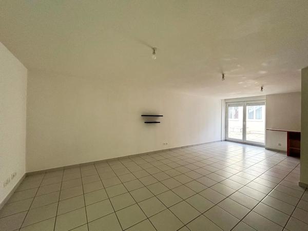 Appartement à louer 3 pièces 73.69m² Sochaux (25600)