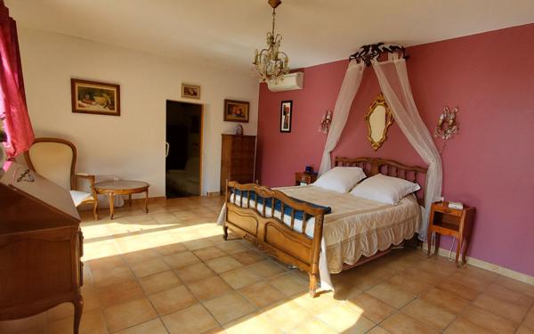 Maison à vendre    5 pièces • 185 m2 Chassiers