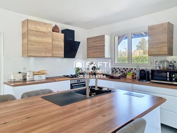 Taillan-Médoc / Maison de 203 m² / T9