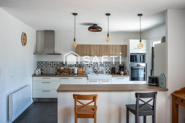Coup de cœur pour cette maison rénovée avec belle terrasse et garage