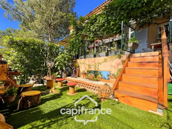 MAISON FAMILIALE de 80 m2 de surface au sol,terrain 180 m2, 3 chambres, salle de bain, salle d'eau, jardin, terrasse abritée, piscine résidentielle, place de parking privative