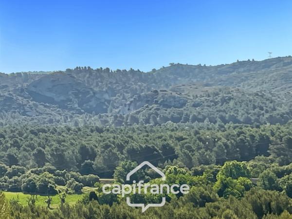 MAISON FAMILIALE de 80 m2 de surface au sol,terrain 180 m2, 3 chambres, salle de bain, salle d'eau, jardin, terrasse abritée, piscine résidentielle, place de parking privative
