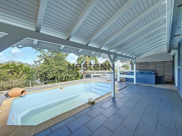 A VENDRE VILLA F4 AVEC PISCINE ET VUE MER A BEBEL SAINTE-ROSE