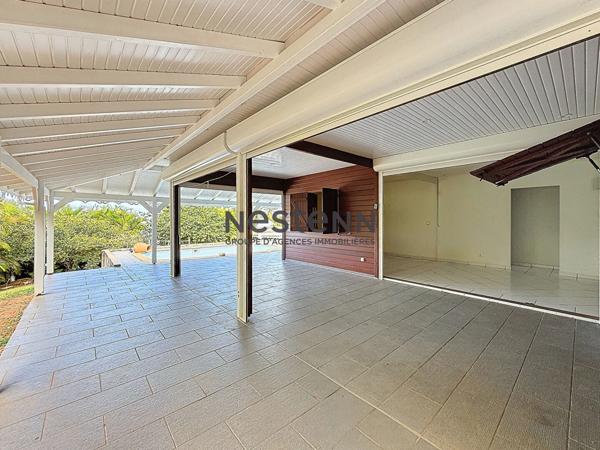 A VENDRE VILLA F4 AVEC PISCINE ET VUE MER A BEBEL SAINTE-ROSE