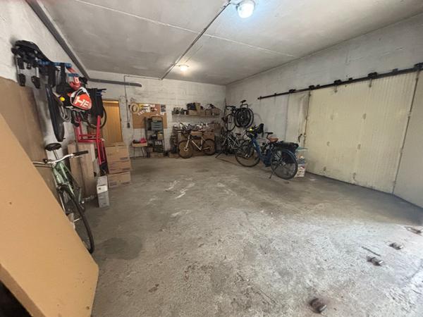 A vendre NANTES/ZOLA appartement 2 chambres/cave/double garage/ balcon Sud