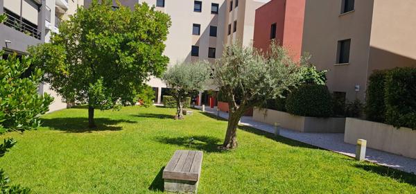 SAINT JEAN DE VEDAS (34) F3 avec grande terrasse et parking en sous-sol