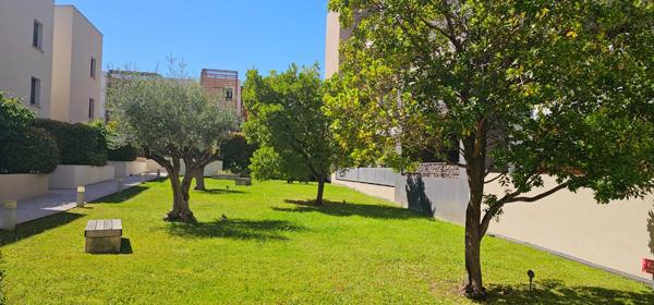 SAINT JEAN DE VEDAS (34) F3 avec grande terrasse et parking en sous-sol