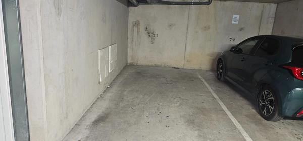 SAINT JEAN DE VEDAS (34) F3 avec grande terrasse et parking en sous-sol