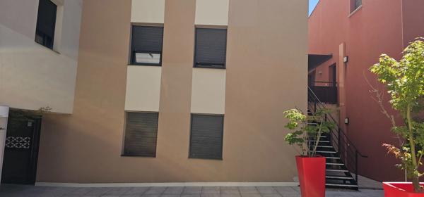SAINT JEAN DE VEDAS (34) F3 avec grande terrasse et parking en sous-sol