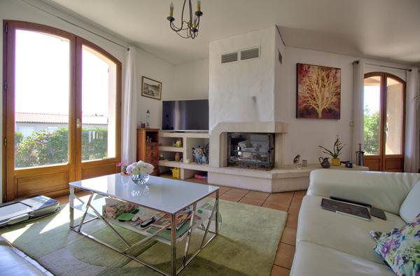 Boé quartier recherché - Maison de plain-pied semi-enterré de 133 m² avec 3 chambres, terrasses, garage et jardin sur un terrain de 750 m² environ