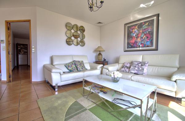 Boé quartier recherché - Maison de plain-pied semi-enterré de 133 m² avec 3 chambres, terrasses, garage et jardin sur un terrain de 750 m² environ