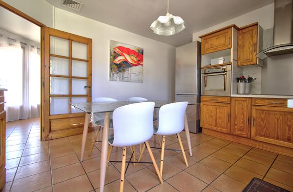 Boé quartier recherché - Maison de plain-pied semi-enterré de 133 m² avec 3 chambres, terrasses, garage et jardin sur un terrain de 750 m² environ