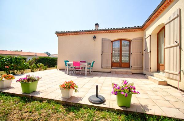 Boé quartier recherché - Maison de plain-pied semi-enterré de 133 m² avec 3 chambres, terrasses, garage et jardin sur un terrain de 750 m² environ