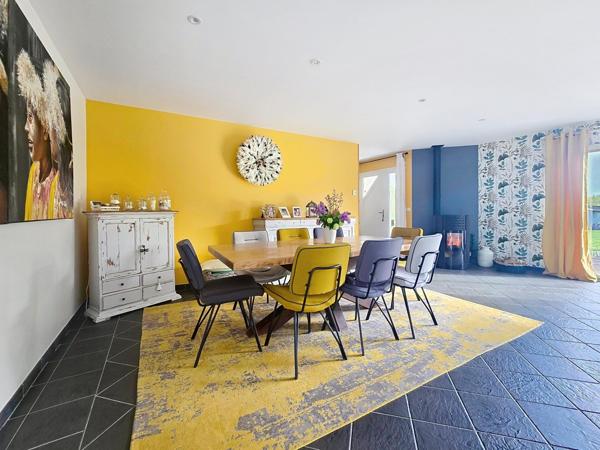 Maison familiale de plain pied de 2006 avec grande parcelle paysagée