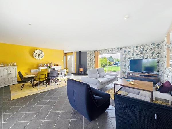 Maison familiale de plain pied de 2006 avec grande parcelle paysagée