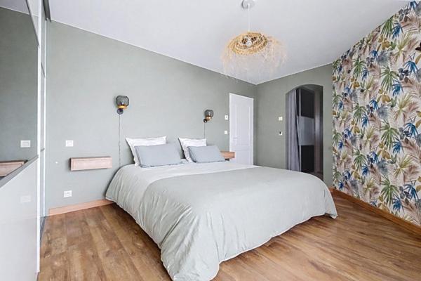 Maison familiale de plain pied de 2006 avec grande parcelle paysagée