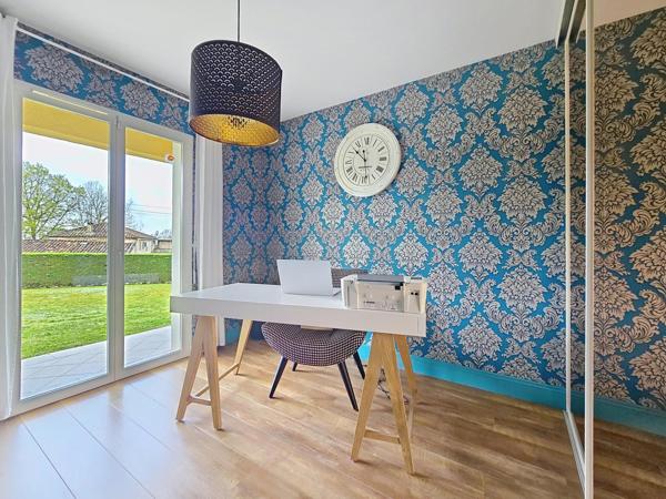 Maison familiale de plain pied de 2006 avec grande parcelle paysagée