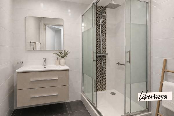 Grand T4 baigné de lumière – Traversant Est-Ouest, balcon et parc arboré de 2 000 m²