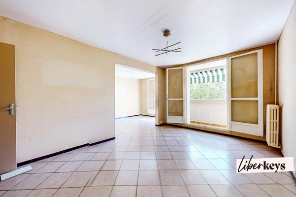 Grand T4 baigné de lumière – Traversant Est-Ouest, balcon et parc arboré de 2 000 m²