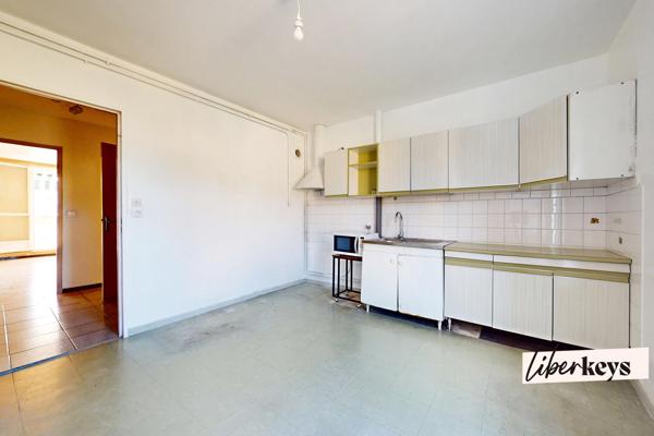 Grand T4 baigné de lumière – Traversant Est-Ouest, balcon et parc arboré de 2 000 m²