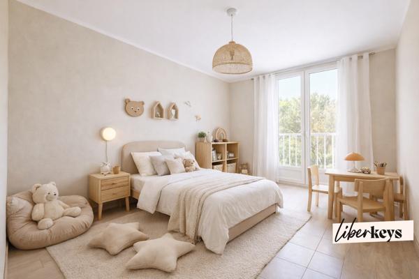 Grand T4 baigné de lumière – Traversant Est-Ouest, balcon et parc arboré de 2 000 m²