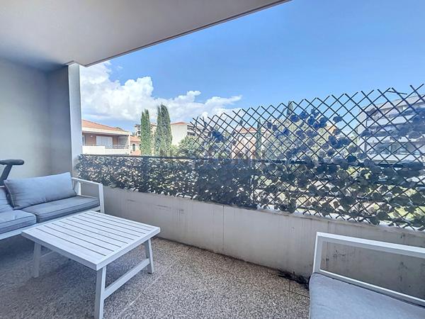 Appartement T3 de 60.8m2 avec DOUBLE BOX fermé, grande terrasse proche de la Valentine