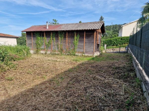 Dpt Loire (42), à vendre petit chalet un garage sur 495 m² de terrain