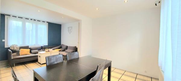 Maison avec confort de plain-pied, garage et terrain 800 m² à Chaumontel