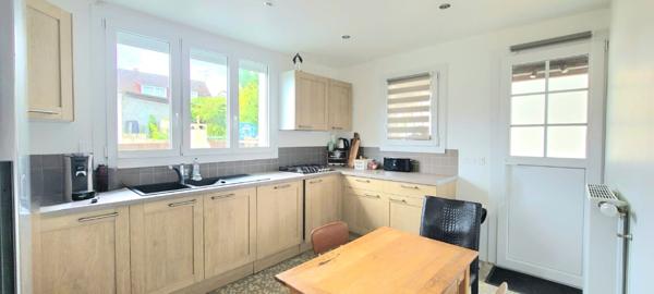 Maison avec confort de plain-pied, garage et terrain 800 m² à Chaumontel