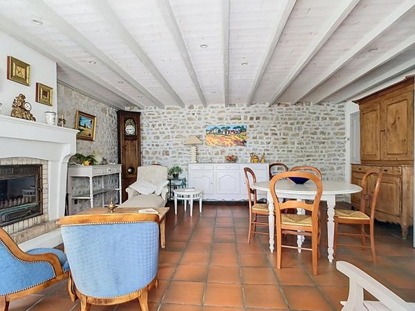 Maison à Vendre en exclusivité, 5 chambres, garage, jardin clos, située à Saint Jean D'hermine, 30 minutes de La Roche Sur Yon, Luçon et Fontenay Le Comte.