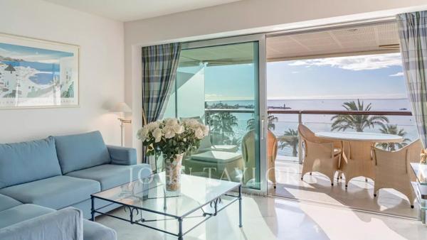 Magnifique 2 pièces avec vue mer panoramique – Croisette