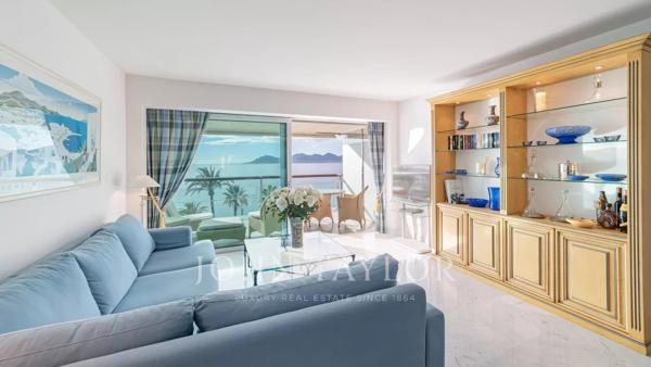 Magnifique 2 pièces avec vue mer panoramique – Croisette