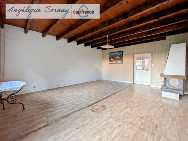 Maison à vendre 4 pièces CHAPELLE VOLAND (39), avec garages et annexe