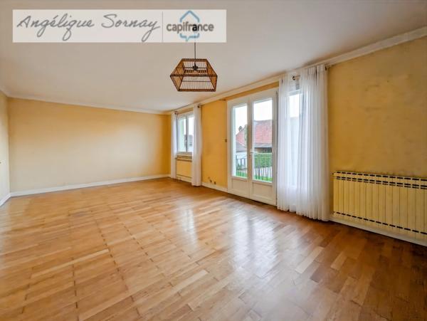 Maison à vendre 4 pièces CHAPELLE VOLAND (39), avec garages et annexe