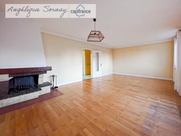 Maison à vendre 4 pièces CHAPELLE VOLAND (39), avec garages et annexe