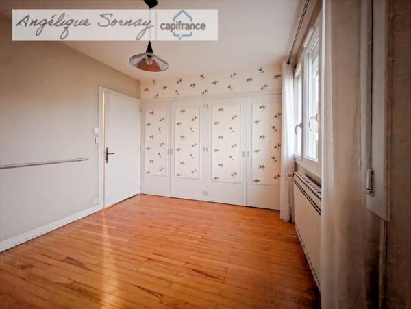 Maison à vendre 4 pièces CHAPELLE VOLAND (39), avec garages et annexe